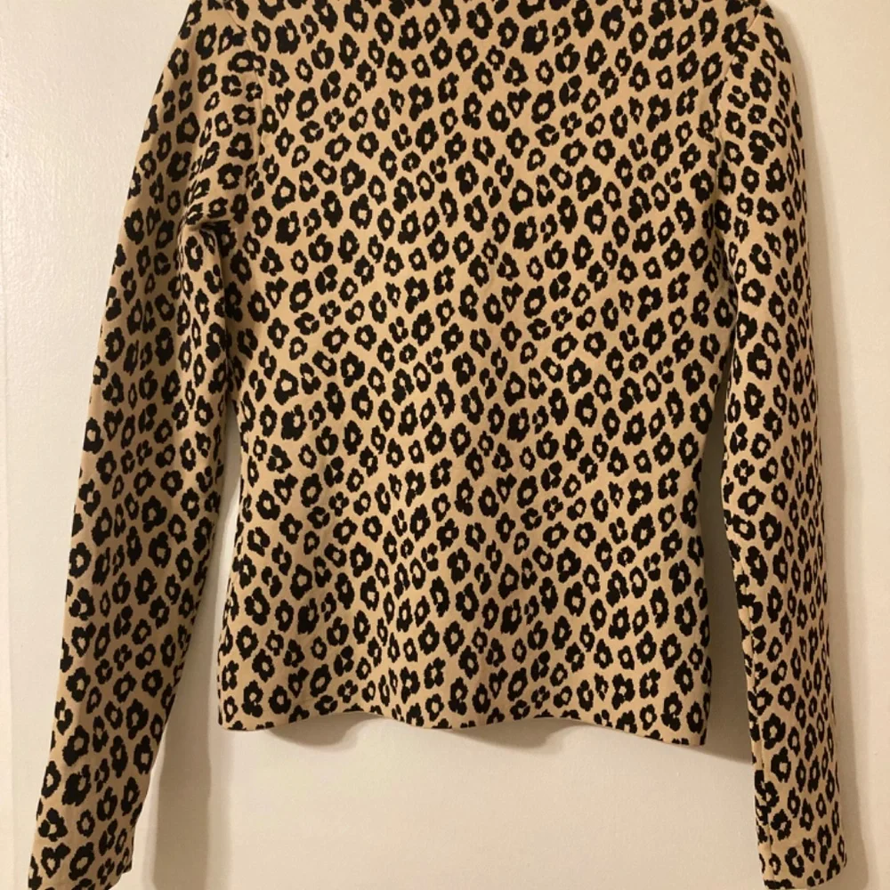 ✨ THEORY ✨ Cheetah Print Cardigan 🐆 Sz M 🐆 - Picture 4 of 5